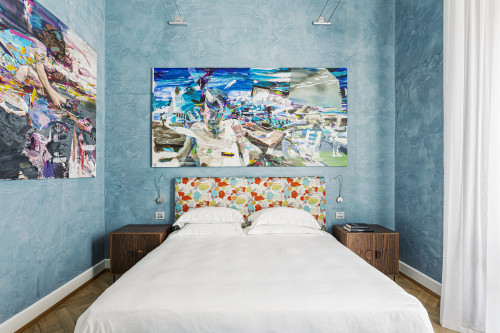 Galleria VIK Milano Italy Suites Deluxe Gallery Rooms 203 Gonella 
bedroom double bed curtains 
headboard lamps books pillows night table paintings