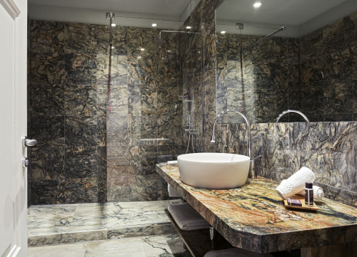 Galleria VIK Milano Italy Suites Deluxe Gallery Rooms 323 Pinelli  bathroom shower sink towels door mirror