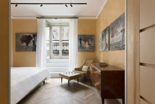 Galleria VIK Milano Italy Suites Deluxe Gallery Rooms Room 324  Monnini furniture 
bedroom  double bed window view door paintings stairs books armchair Chest of drawers balcony curtains steps footstool