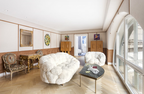 Galleria VIK Milano Italy Room 524 VIK Presidential Suite Mori 
antiquity window sofa armchair table mirror door paintings furniture living