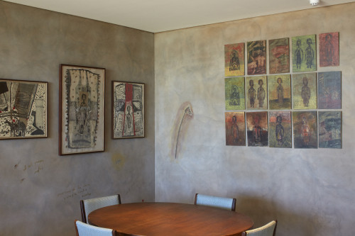 Bahía VIK José Ignacio Duarte Living Room Adobe Bungalow dining table chair paintings