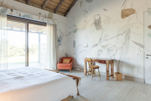 Bahía VIK José Ignacio Bungalows Quincha Piquete bedroom double bed  desk chair window view trees cushion bench  armchair waste paper bin