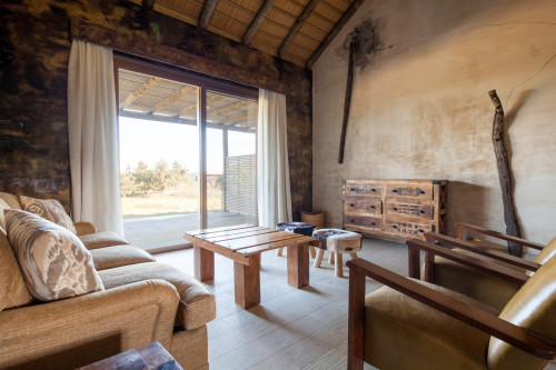 Bahía VIK José Ignacio Quincha Ramas Bungalow living room sofa window view wood curtains furniture sculpture cushions  interior armchair Chest of drawers stool