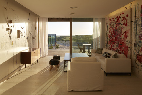 Bahía VIK José Ignacio Legrand Living Room Titanio Bungalow sofa furniture cushions armchair sculpture paintings window view sand curtain bush chair