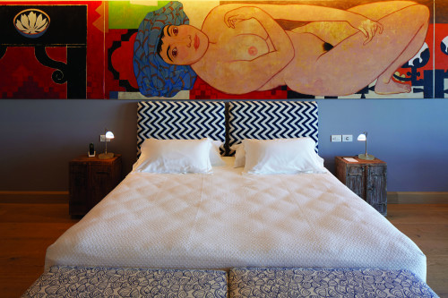 Bahía VIK José Ignacio Pemper Suite Main Building bedroom double bed headboard pillows night table lamps painting bench  interior telephone