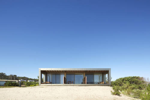 Bahía VIK José Ignacio Titanio Bungalow bush sand exterior blue sky
