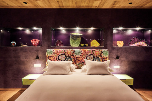 Puro VIK Chile Casas Chihuly interior light lamp  bedroom double bed pillows headboard  night table cabinet objects