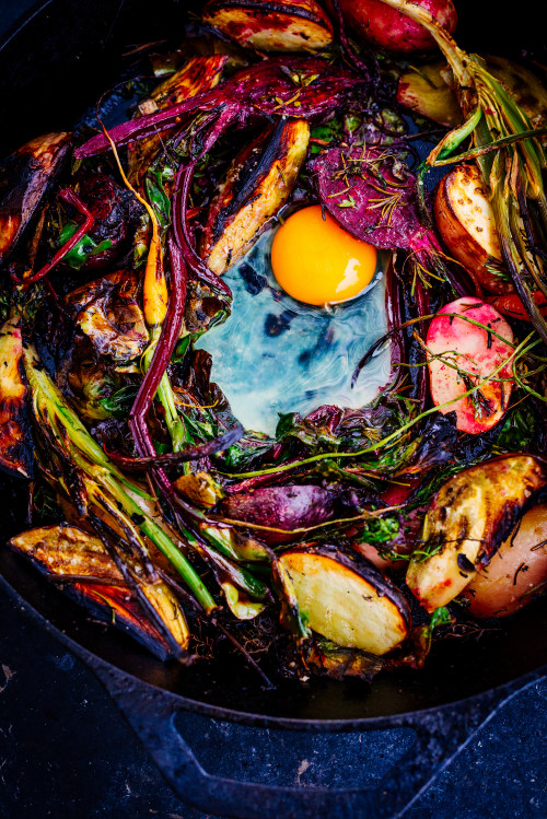 skillet vegetables egg food