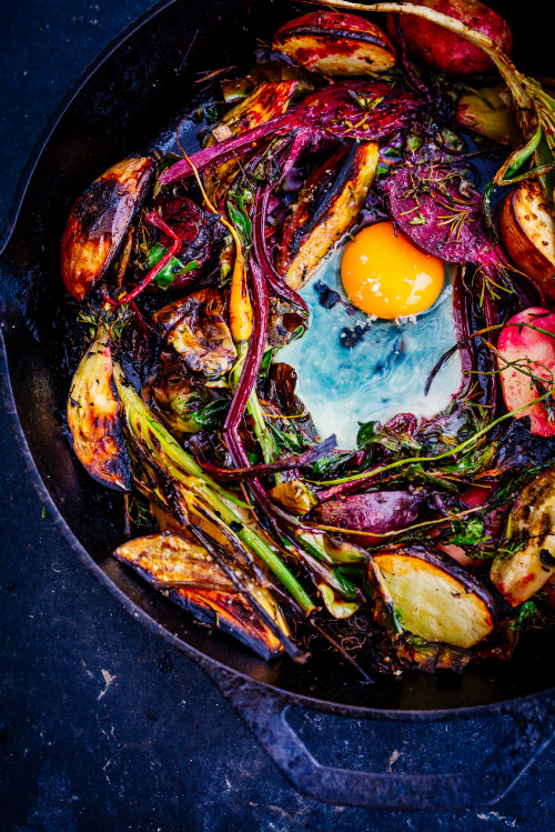skillet vegetables egg food