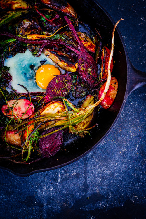skillet vegetables egg food